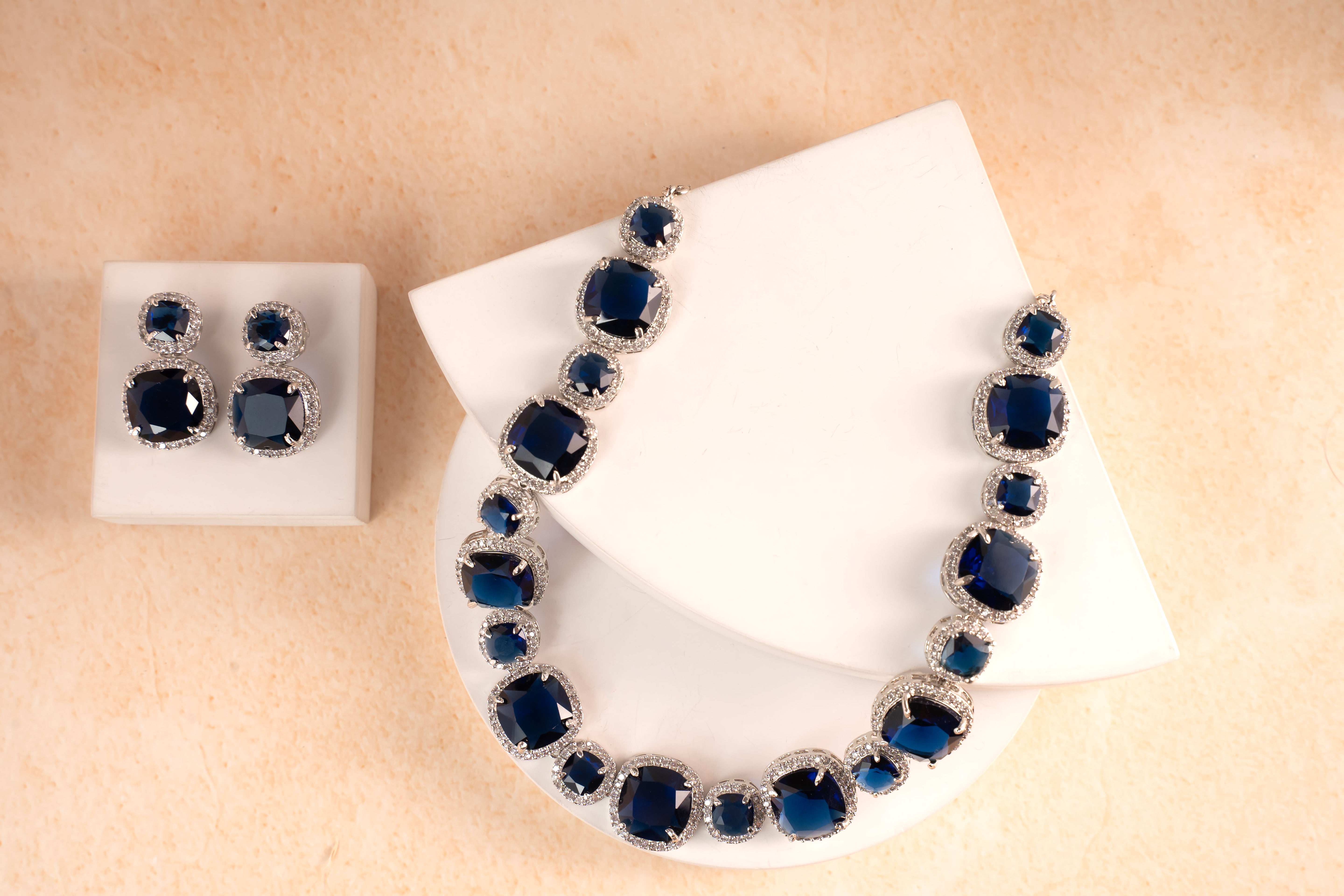 Rachel AD Set (2 earrings and Necklace)