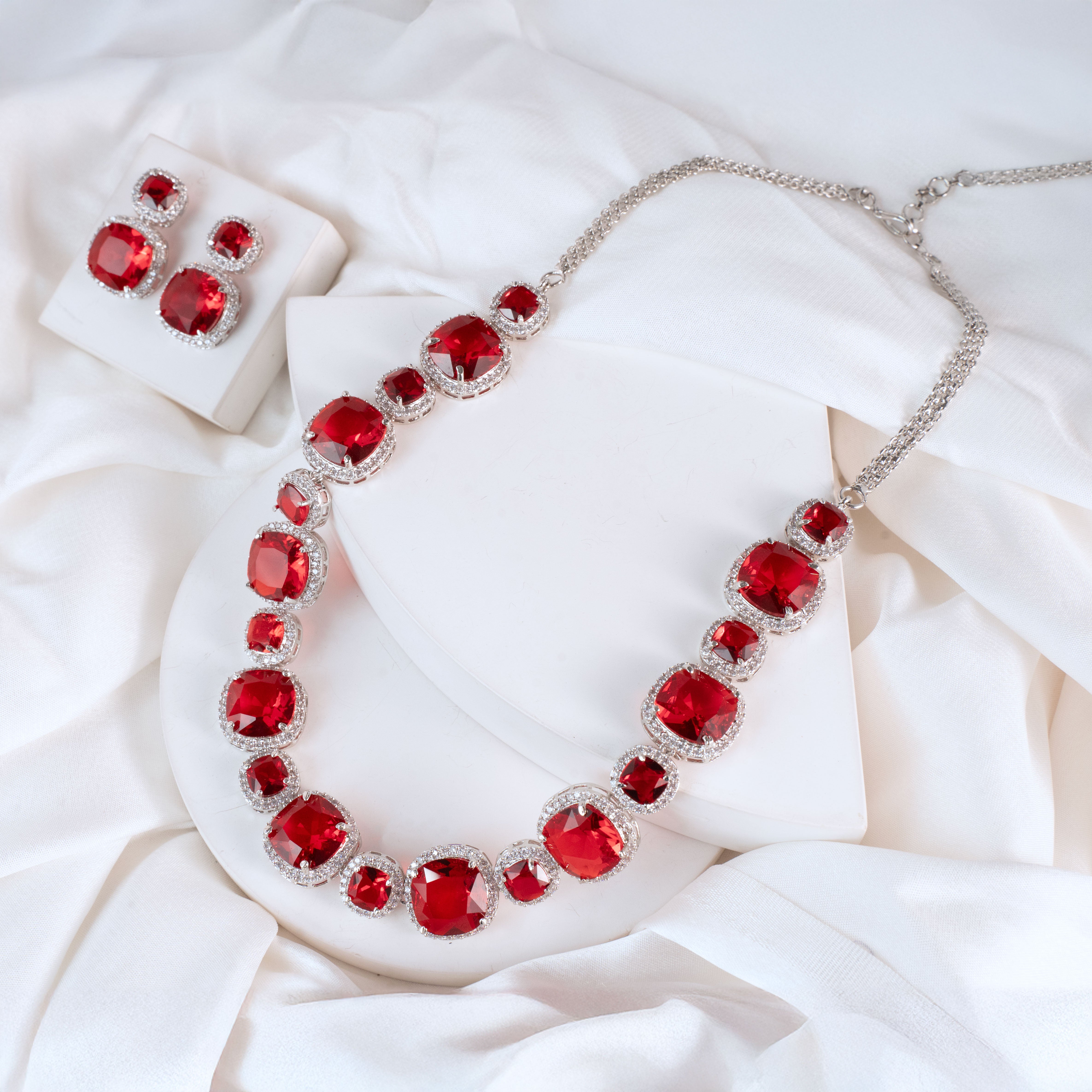 Rachel AD Set (2 earrings and Necklace)